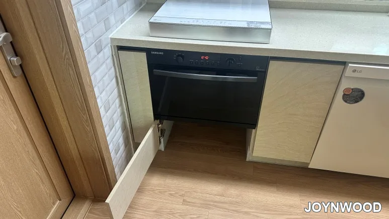 예천 오븐 밑의 공간을 로봇청소기 장으로! · 현장 사진